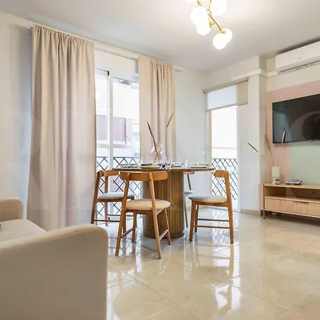Διαμέρισμα Bright And Tranquil With Terrace By Rems Μάλαγα